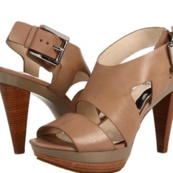 KORS Michael Kors Shoes - Stunning Michael Kors Carla Sandal Like New 6.5